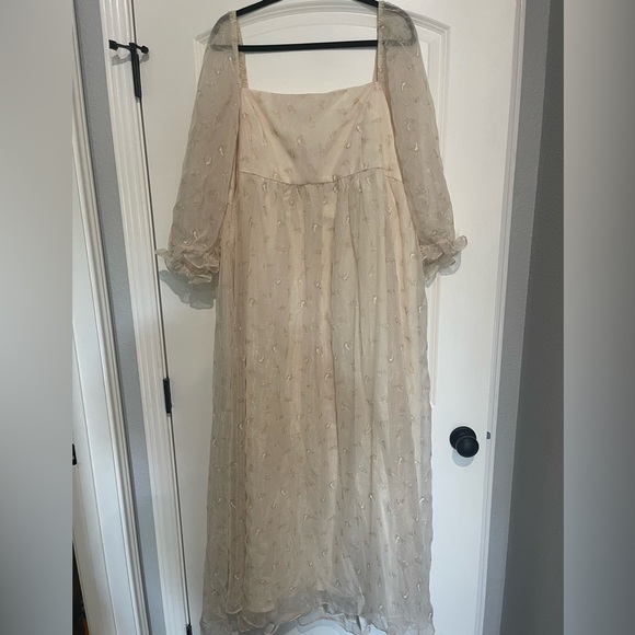 Worth Collective Mona Maxi Dress with Smocking in Butter Floral Bump Friendly 3X - Picture 4 of 10